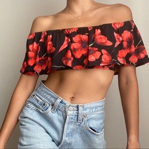 ✨SOLD✨Chic Black floral off-the-shoulder crop top
